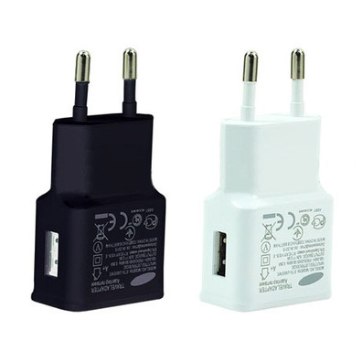 Adaptador de corriente universal USB Preto